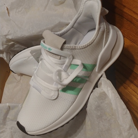 ✨Adidas kicks✨ - Picture 8 of 8